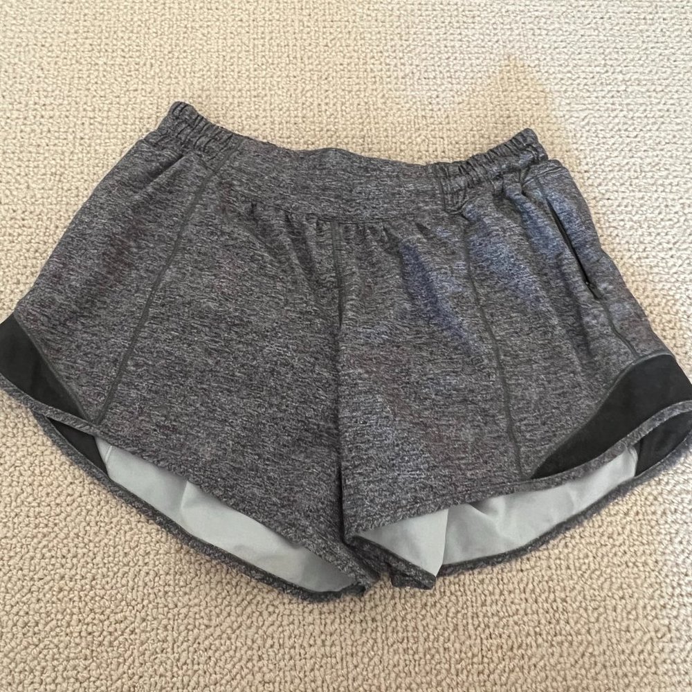 Lululemon Hotty Hot Low Rise 4 inch shorts